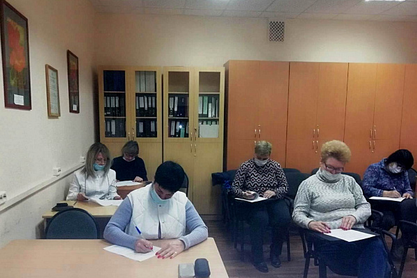 Социальные работники АНО СОН "Опора" завершили обучение в Институте дополнительного образования ВГСПУ 