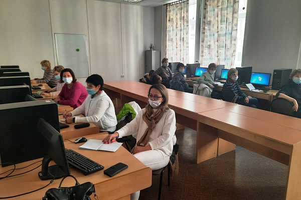 Социальные работники АНО СОН "Опора" совмещают учебу с работой 