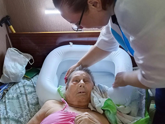 «Ванночка для мытья головы: простое средство для комфортного ухода»
