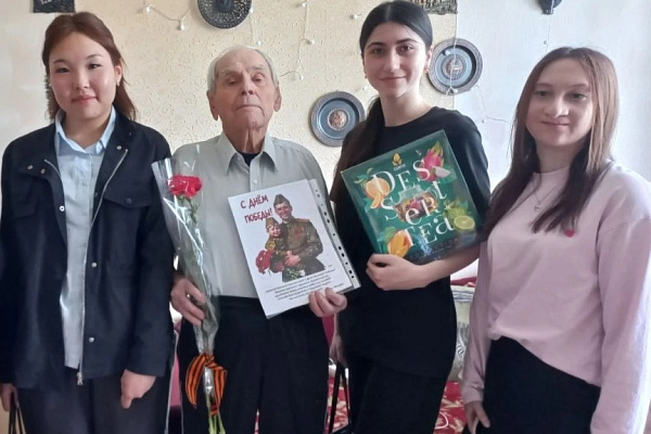 Посещение и поздравление с Днем Победы участников Великой Отечественной войны 1941-1945гг. – получателей социальных услуг "Опоры"