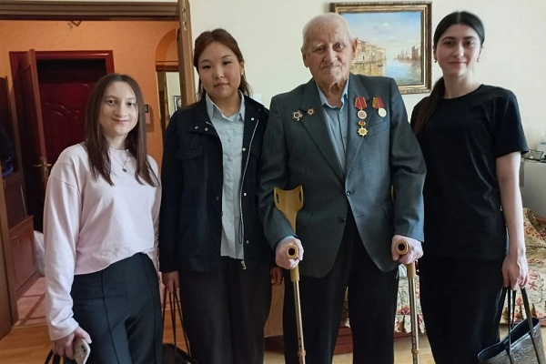 Посещение и поздравление с Днем Победы участников Великой Отечественной войны 1941-1945гг. – получателей социальных услуг "Опоры"