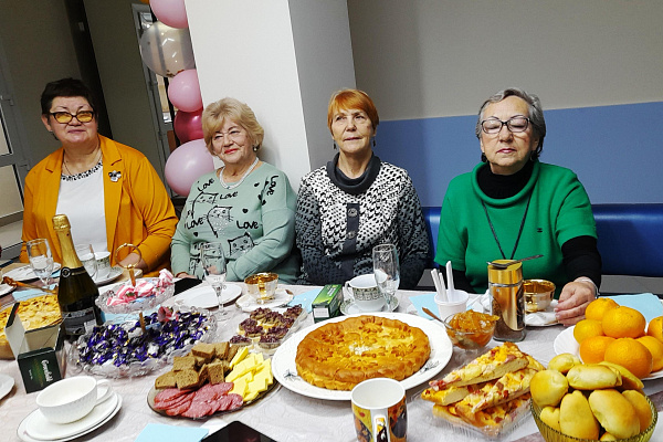 Предновогодние посиделки с чаепитием  получателей социальных услуг АНО СОН "Опора"